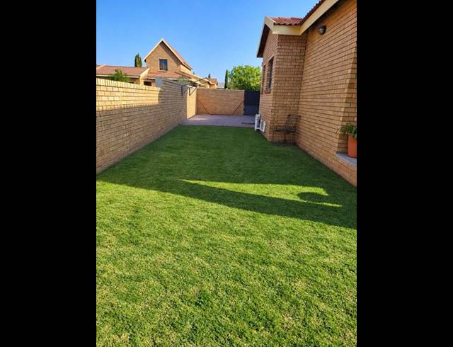3 BEDROOM APARTMENT FOR SALE IN VAALPARK